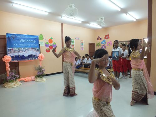 Korczak Children Perform Classical Thai Dance